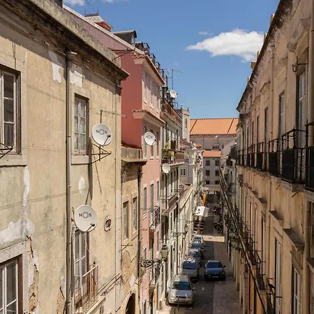 Group-friendly In The Heart Of Bairro Alto Apartament